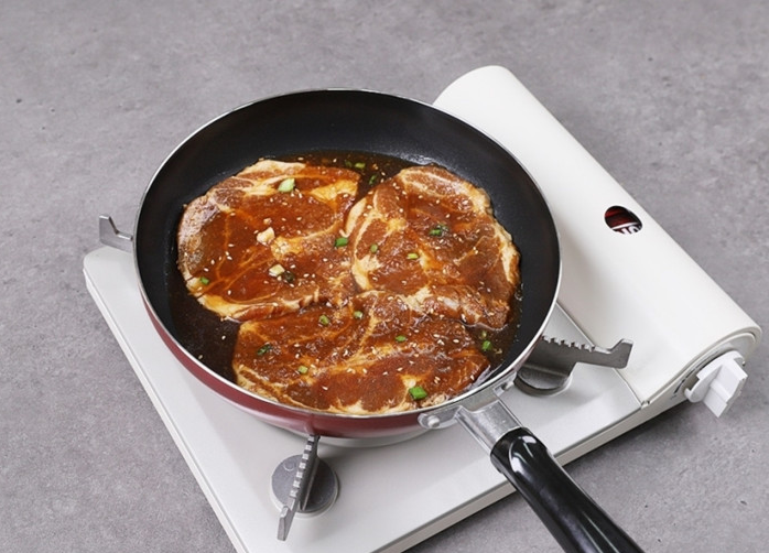 [Marinated] Pork neck with soy sauce  양념 돼지 목살/pk(620g)